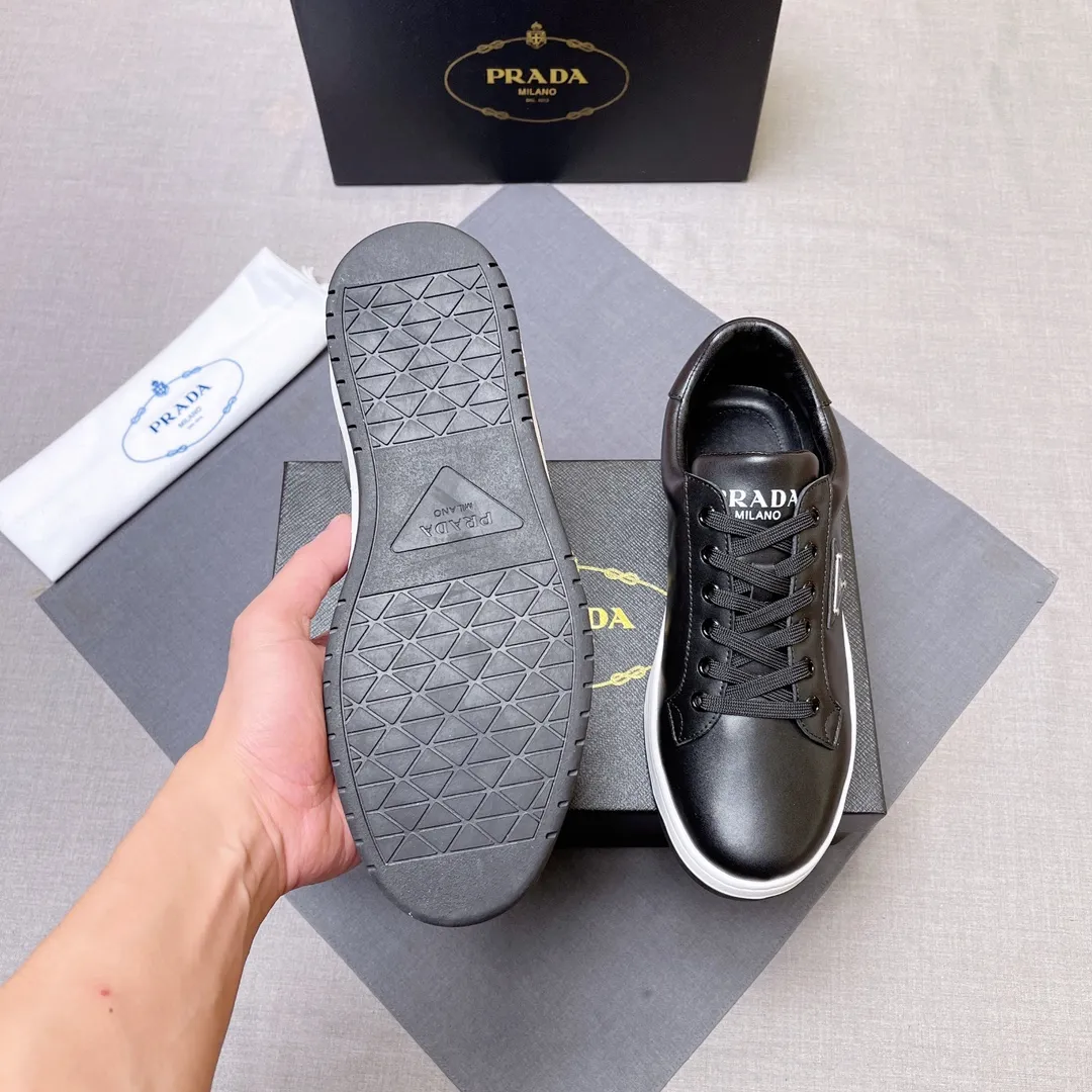 P380 Prada Prada's new men's leather sneakers, the highest version on the market, any comparison is welcome🆚! The original leather has excellent texture and is super high-end! Fetal sheep net lining imported from Italy, removable pad! Luxurious materials and fine workmanship, highly recommended! Code number 38-45 No. 058